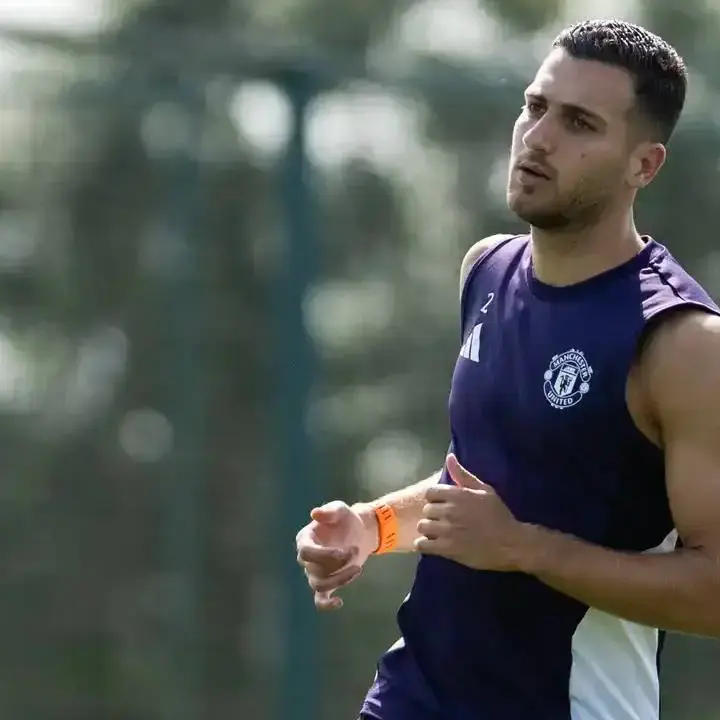 Dalot Kembali Berlatih, MU Dapat Suntikan Tenaga Jelang Hadapi Brentford