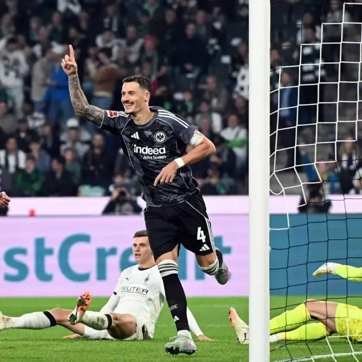 Eintracht Frankfurt Permalukan Monchengladbach 6-4, Kevin Diks Gagal Bersinar