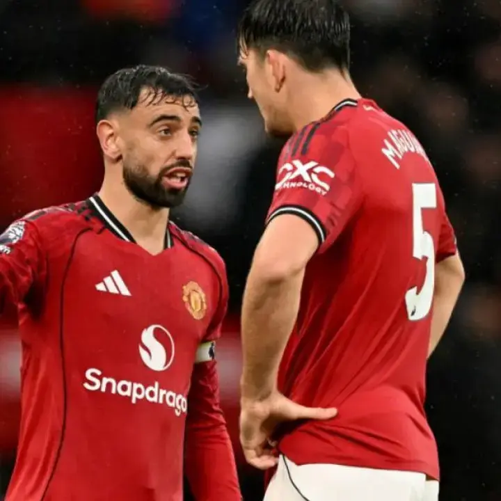 Eks Striker Aston Villa: Maguire Lebih Cocok Jadi Kapten MU daripada Bruno Fernandes