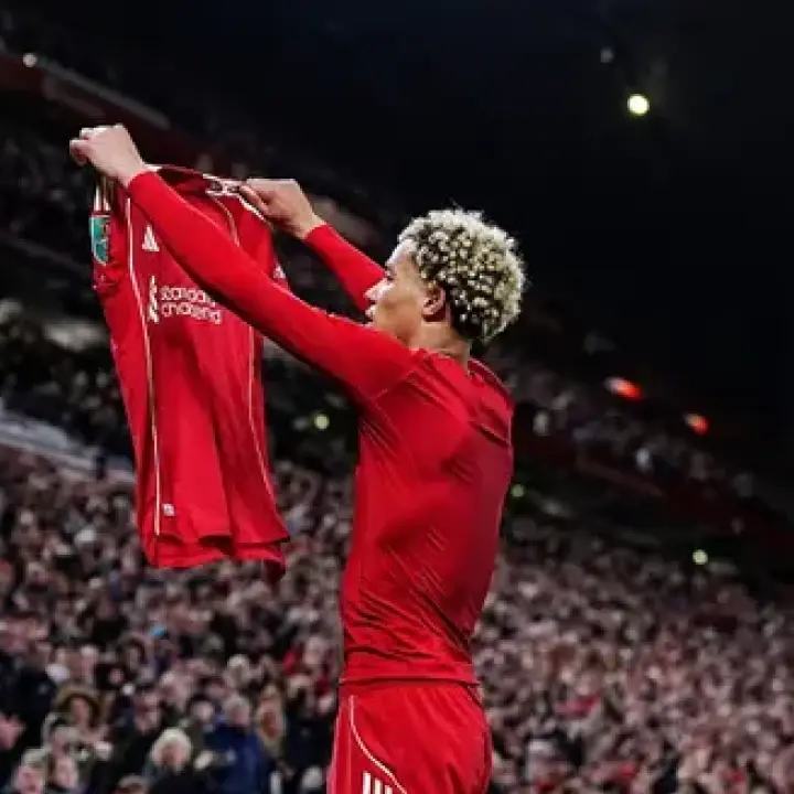 Selebrasi Buka Baju Hugo Ekitike Berujung Kartu Merah, Liverpool Siapkan Denda Fantastis