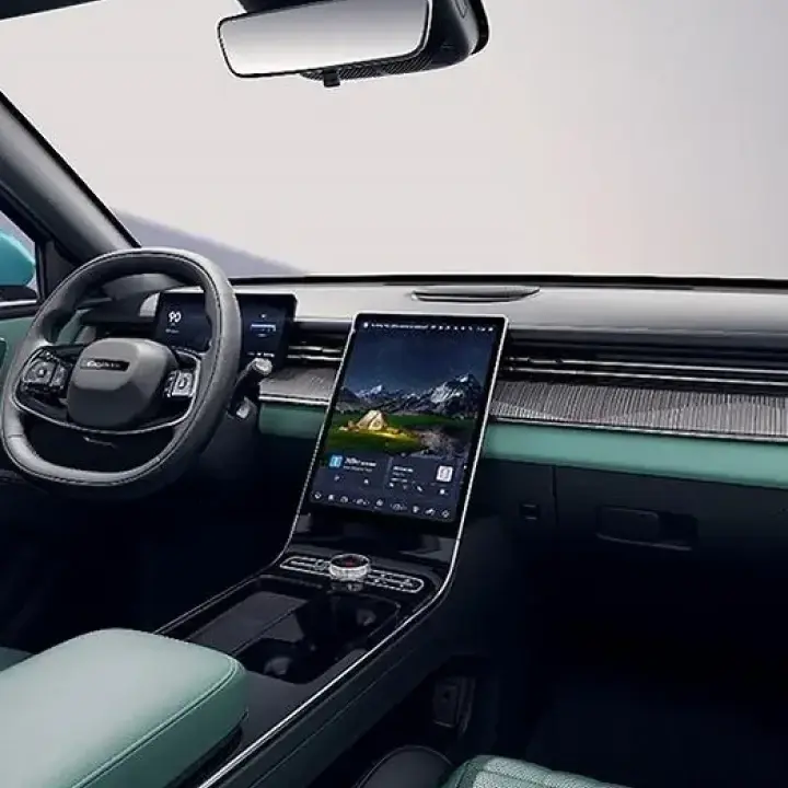 Lepas L8 Bukan Sekadar SUV, Bisa Jadi Sumber Listrik dan Parkir Sendiri