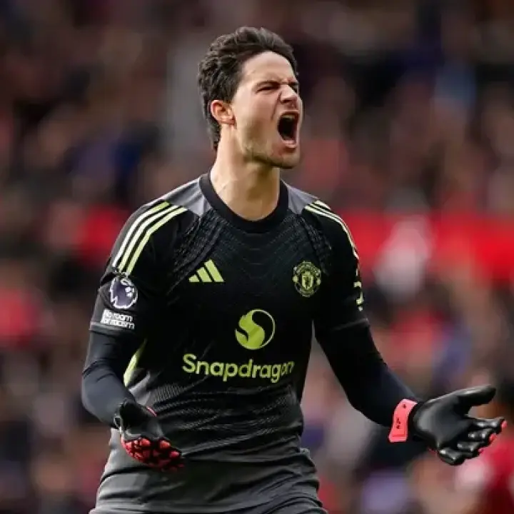 Penampilan Gemilang Senne Lammens Bikin MU Jadi Punya Kiper Lagi