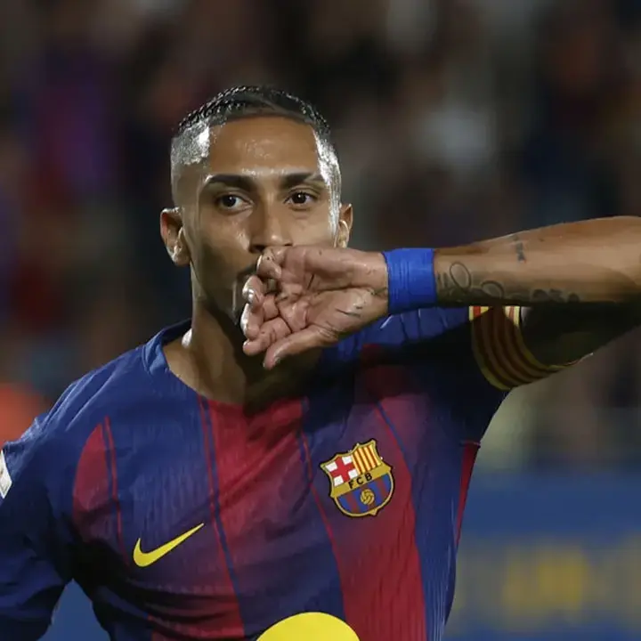 Raphinha Akui Hampir ke Arab Saudi, Hansi Flick Jadi Alasan Utamanya Bertahan di Barcelona