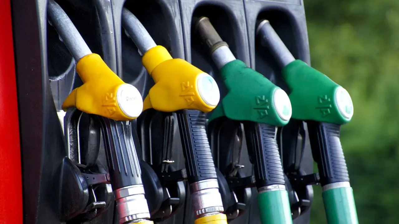 Harga Bbm Hari Ini 17 November 2025 Pertalite Stagnan Diesel Nonsubsidi Naik Tipis Pilihan Spbu Swasta