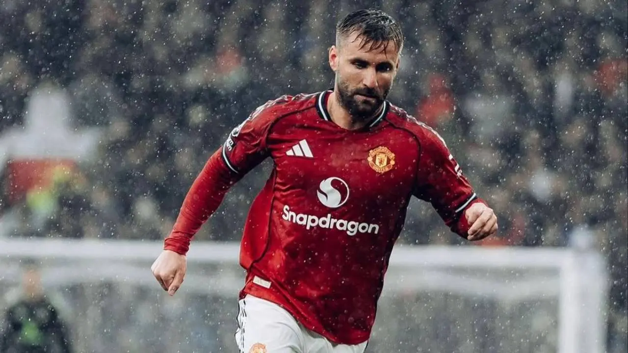 Dapat Pujian dari Troy Deeney, Luke Shaw Makin Matang di MU dan Disebut Layak Masuk Skuad Timnas Inggris