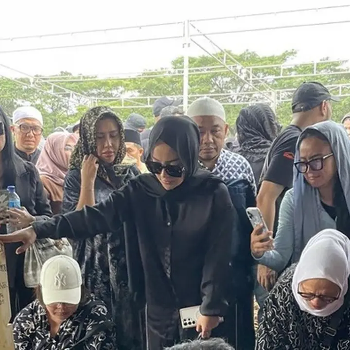 Richa Novisha Akui Energi Habis Pasca Pemakaman Gary Iskak: ‘Berat, Tapi Harus Kuat’
