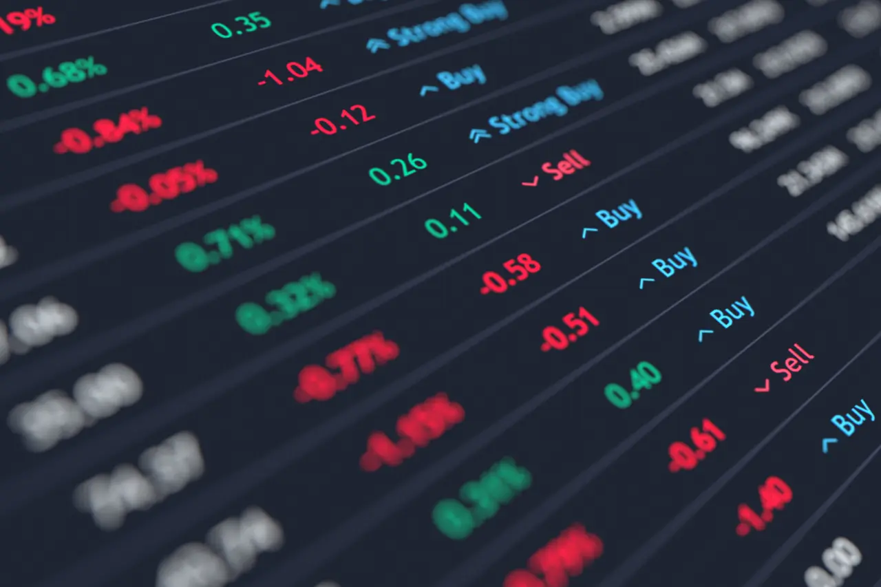 Pasar Saham Bergerak Stagnan Jelang Libur, Saham Komoditas dan Teknologi Jadi Incaran