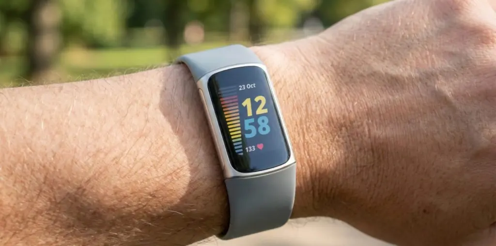 Perbandingan Fitur Health Tracking Xiaomi Smart Band 10 vs Fitbit Charge 6, Mana Lebih Layak Dibeli?