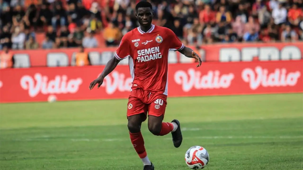 Cedera Hamstring, Alhassan Wakaso Dipastikan Absen Saat Semen Padang Hadapi Persebaya Surabaya