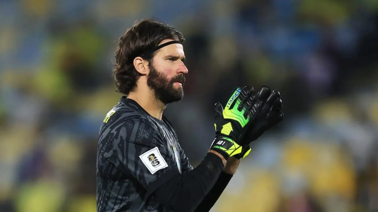 Liverpool Ingin Pertahankan Alisson Becker Dan Siapkan Rencana Kontrak Satu Tahun Lagi