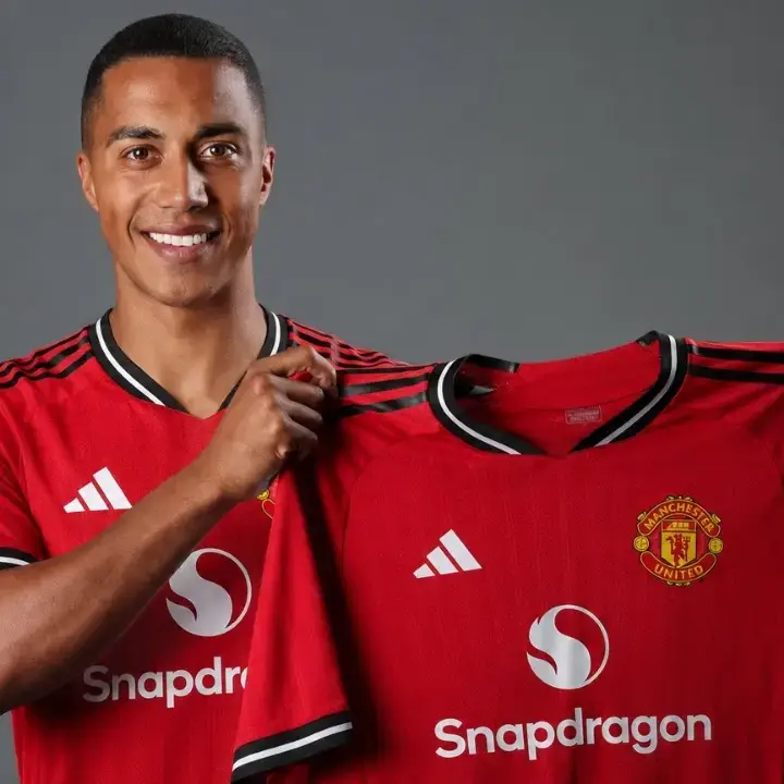 MU Putuskan Rekrut Youri Tielemans Setelah Gagal Dapat Ederson di Bursa Transfer