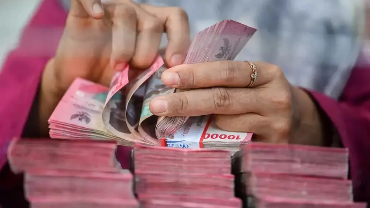 Gubernur BI Mengundurkan Diri, Rupiah Tertekan di Level Rp 18.000
