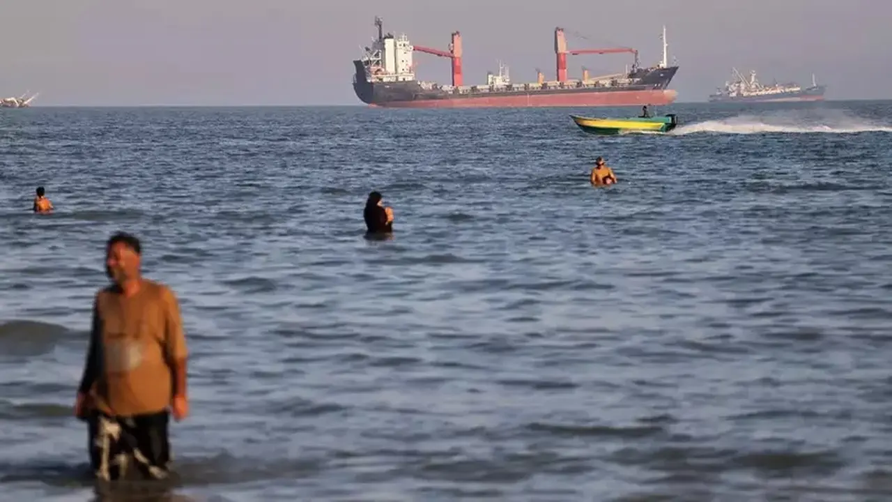 Harapan Pembukaan Kembali Selat Hormuz Tekan Harga Minyak