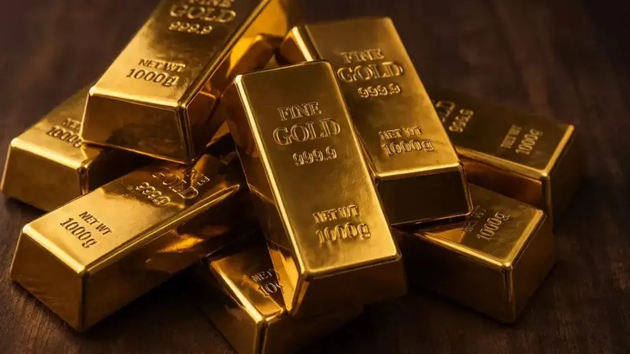 Harga Emas Anjlok, Pakar Proyeksikan Penurunan ke US$4.018 Per Ons