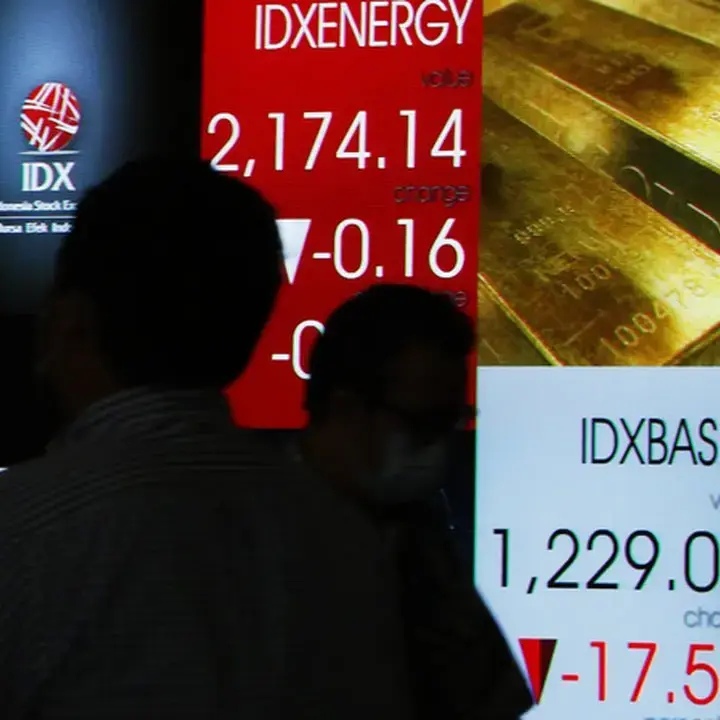 IHSG Ditutup Melemah, Saham AKRA dan ISAT Berhasil Tahan Koreksi