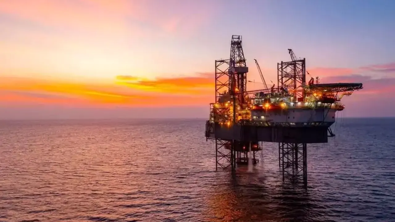 Konflik AS-Iran Panas, Harga Minyak Dunia Meroket ke Level Tertinggi Enam Pekan