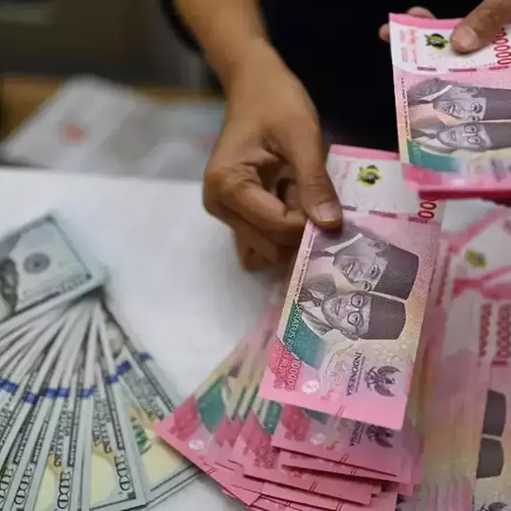Nilai Tukar Rupiah Melemah Pasca Mundurnya Gubernur BI Perry Warjiyo