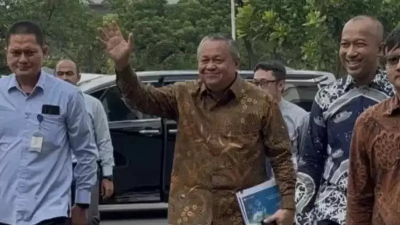 Pengunduran Diri Gubernur BI: Dilema Kebijakan Moneter dan Ujian Independensi