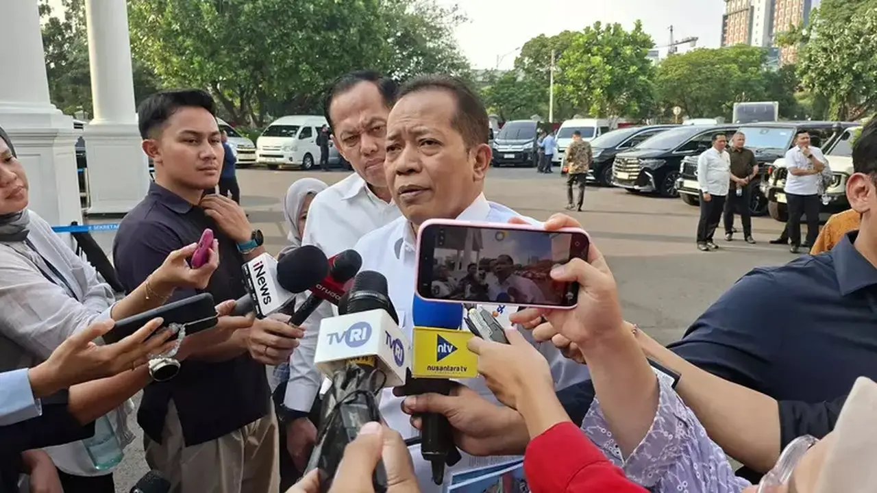 Prabowo Gelar Rapat Terbatas Bahas Pengoperasian Koperasi Desa Merah Putih