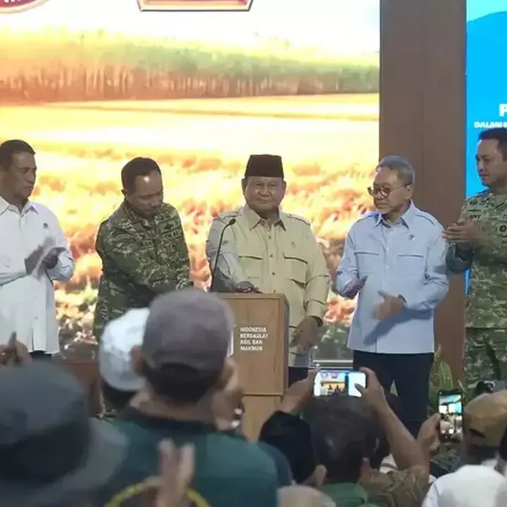 Presiden Prabowo Tinjau Langsung Panen Raya TNI dan Hilirisasi Tebu