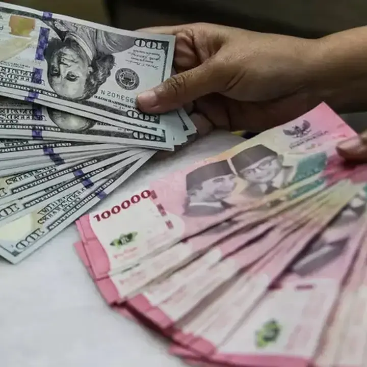 Rupiah Menguat Tipis di Awal Perdagangan Selasa, Dolar AS Fluktuatif