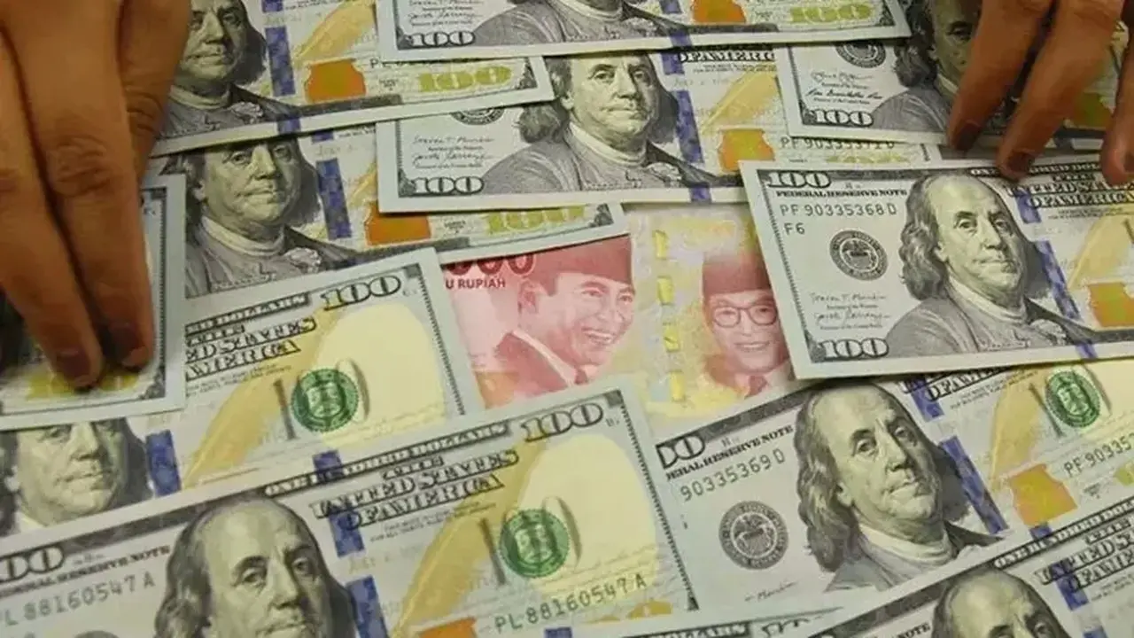 Rupiah Tertekan: Mundurnya Perry Warjiyo dan Ketidakpastian Global Bayangi Perdagangan