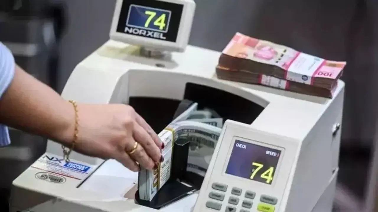 Rupiah Tertekan, Pengunduran Diri Gubernur BI Jadi Sorotan Pasar