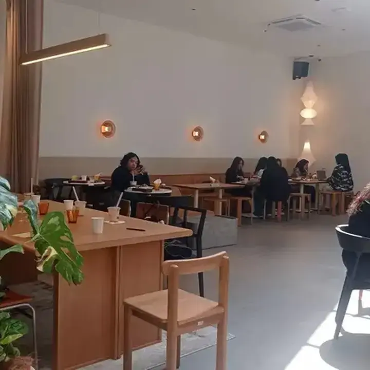 Sinilagi Senopati: Kafe yang Menjadi Bagian Rutinitas dan Komunitas Pengunjung