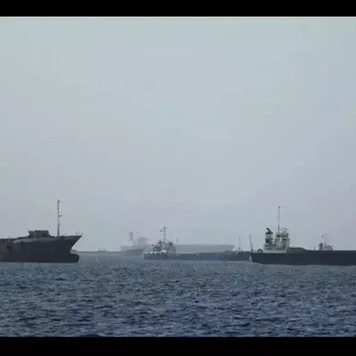 Tanker Meledak di Selat Hormuz Setelah Melintasi Jalur Berbahaya