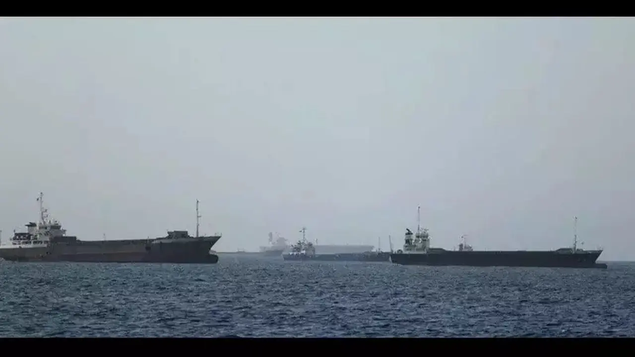 Tanker Meledak di Selat Hormuz Setelah Melintasi Jalur Berbahaya