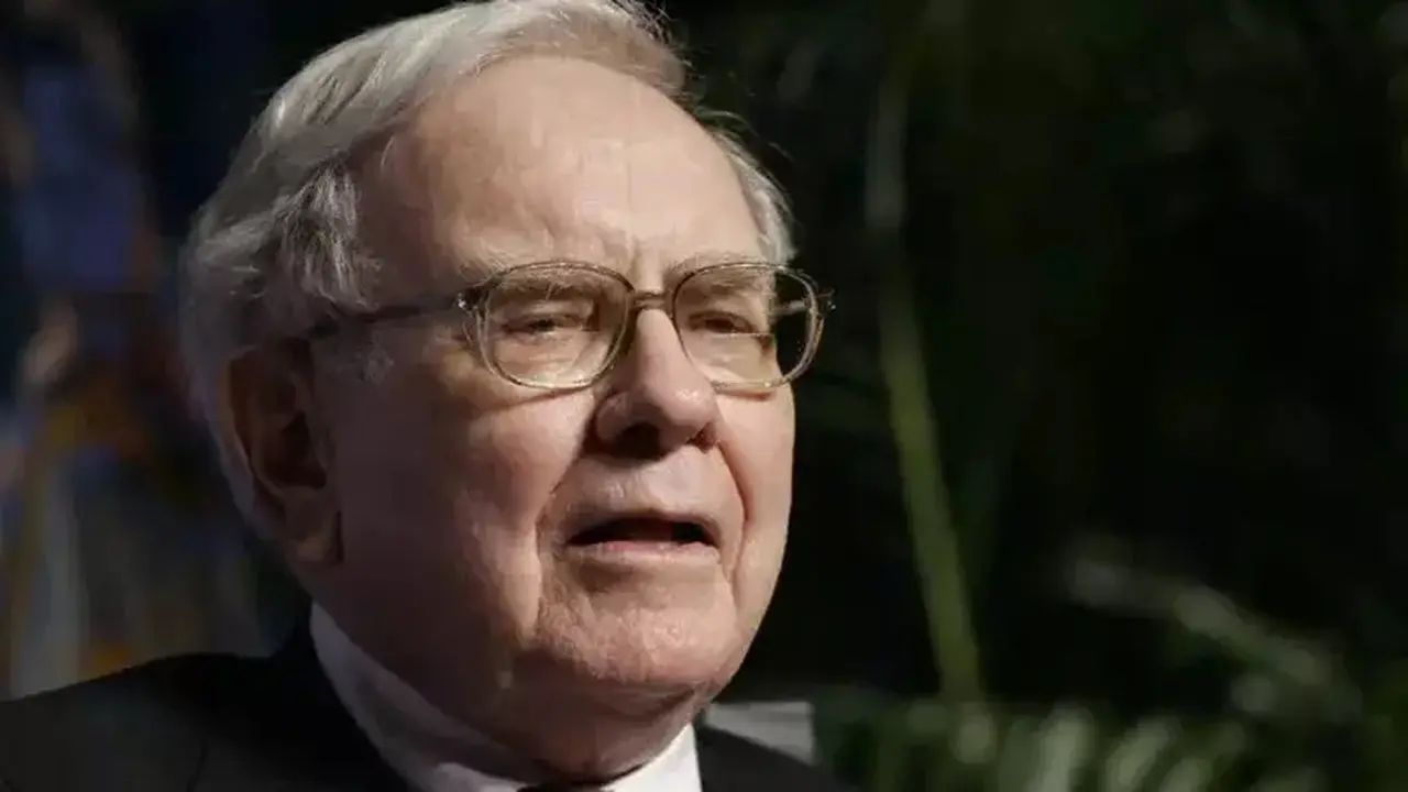 Warren Buffett Peringatkan Investor soal Spekulasi dan 'Demam' AI