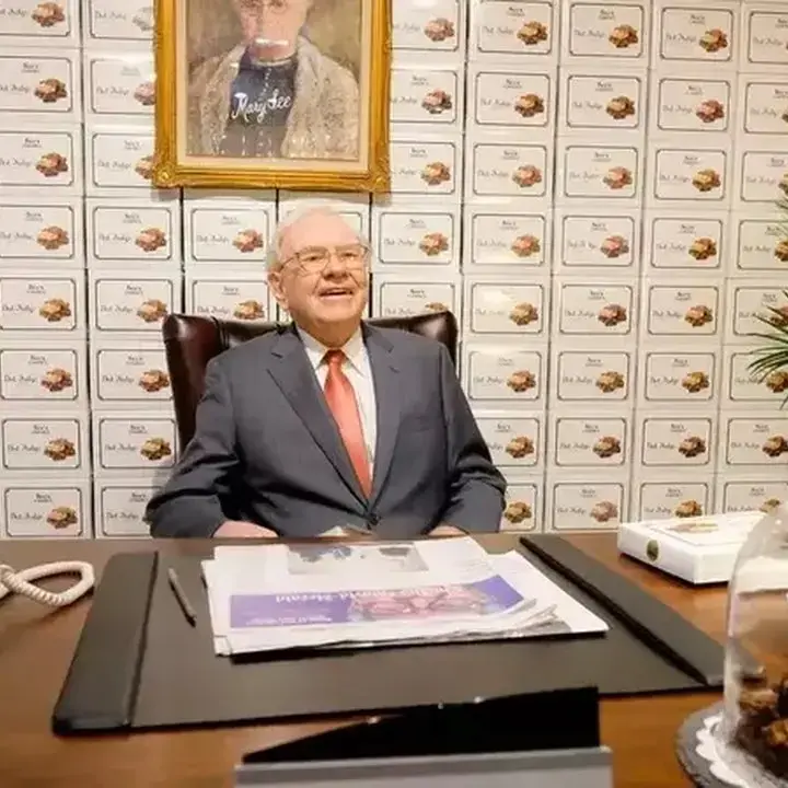 Warren Buffett Tarik Dana Besar, Berkshire Simpan US$397,4 Miliar Tunai